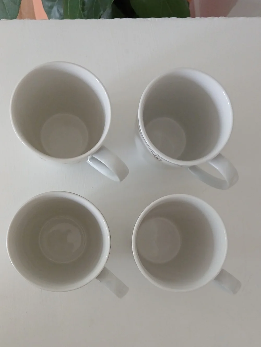 Pier 1 Holiday Scroll Gold Swirl Rim Red Berry Dot White Cup Mug 8 oz Set of 4